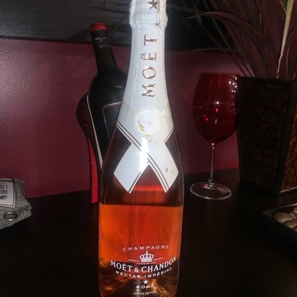 Off White Moet Champagne. - Picture 4 of 4